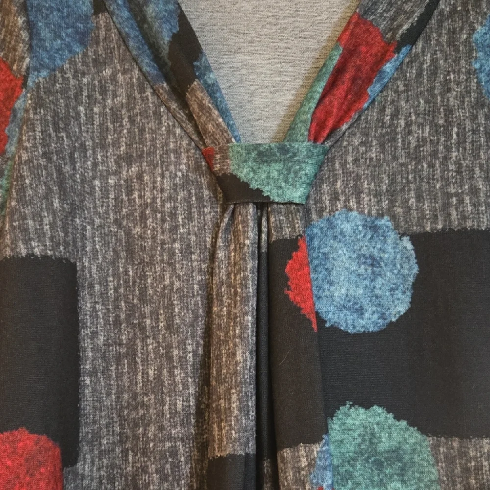 Stylish Women's Long Sleeve Top with Geometric Pattern - Picture 3 of 5